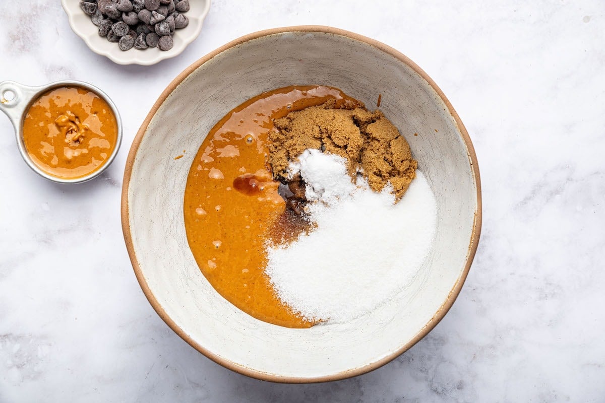 Peanut butter, brown sugar, white sugar, vanilla extract, baking soda and salt in a mixing bowl.
