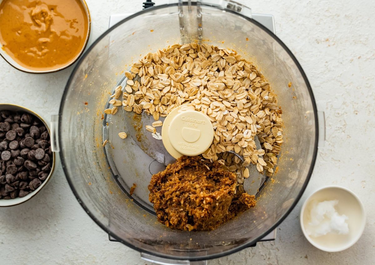 Blended dates and rolled oats in a food processor.