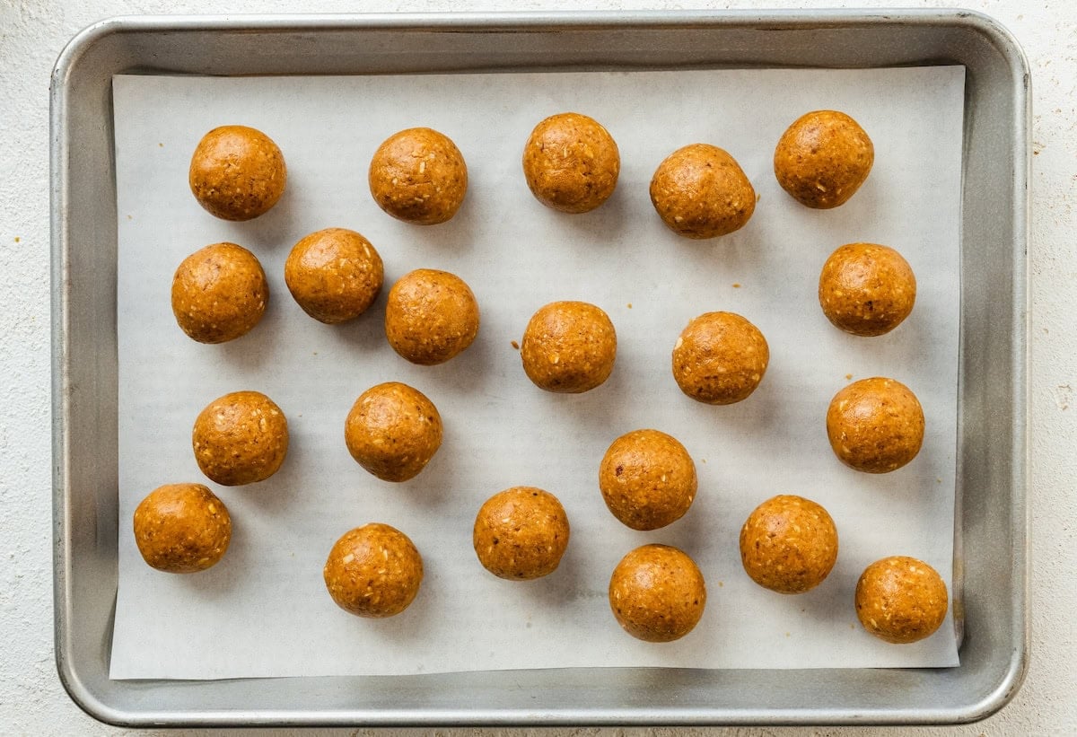 Multiple peanut butter balls on a tray.